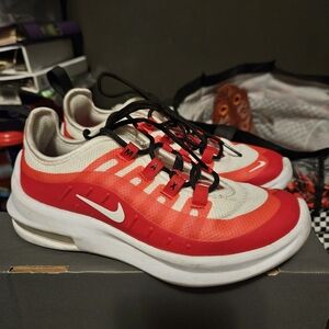 Nike Air Max axis